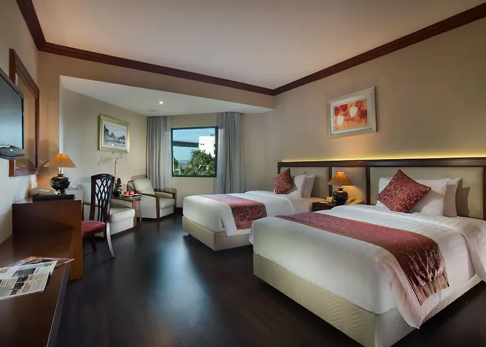 Plaza Hotel 4*