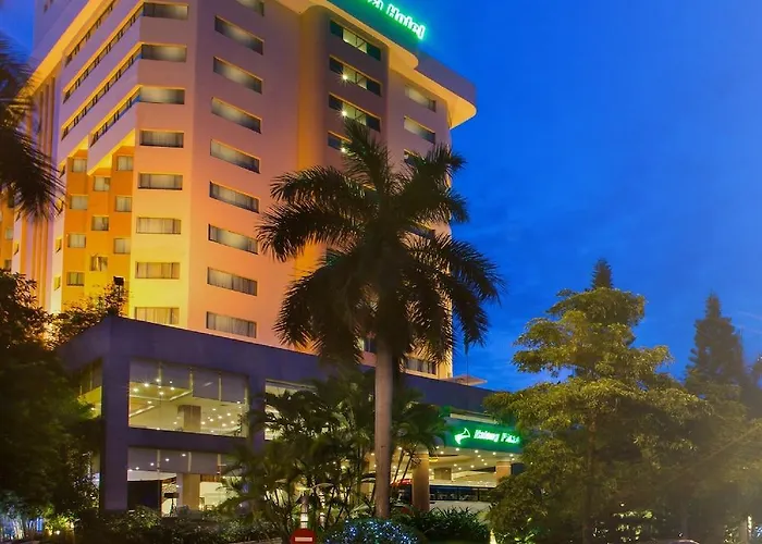 Plaza Khách sạn