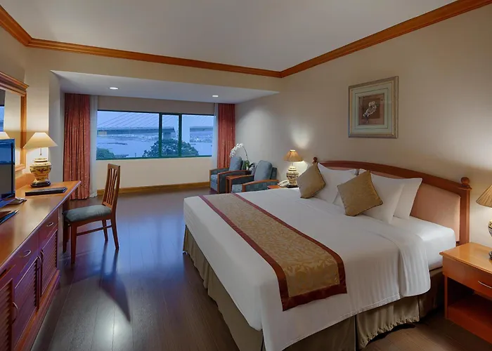 Plaza 4* Hạ Long