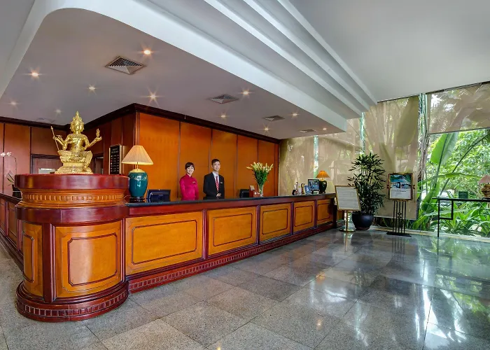 Plaza Khách sạn 4*
