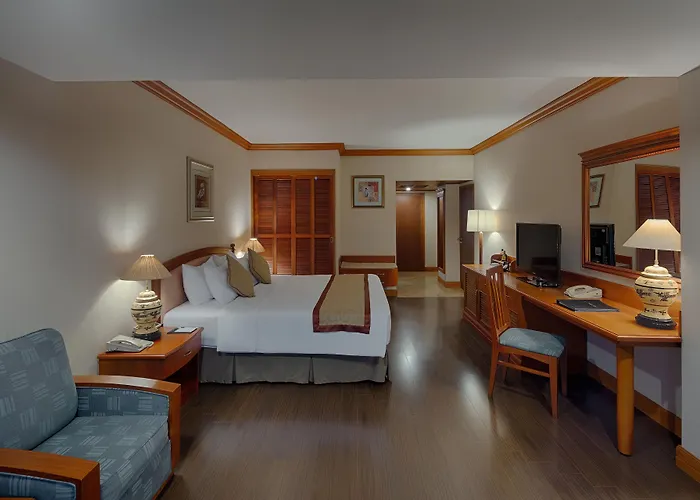 Plaza Khách sạn 4*