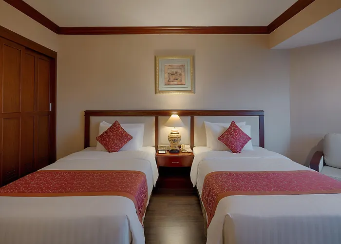 Plaza 4* Hạ Long