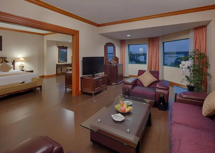 Khách sạn Plaza 4*