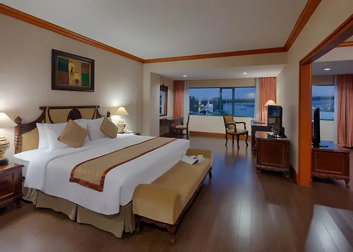 Plaza Hotel Ha Long