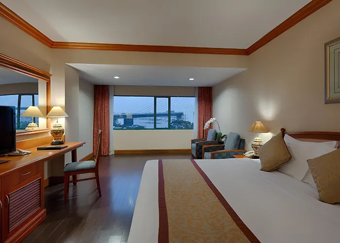 Plaza 4* Hạ Long