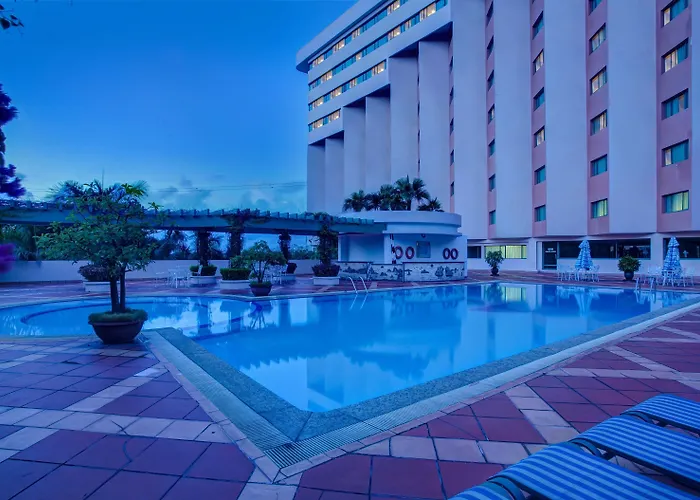 Plaza Khách sạn