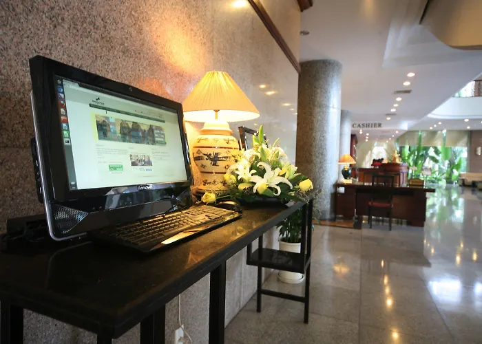 Plaza Khách sạn