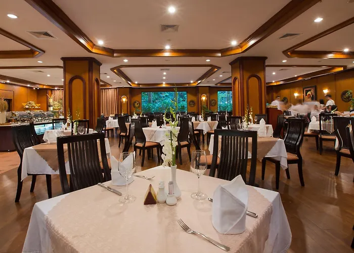 Plaza Khách sạn 4*