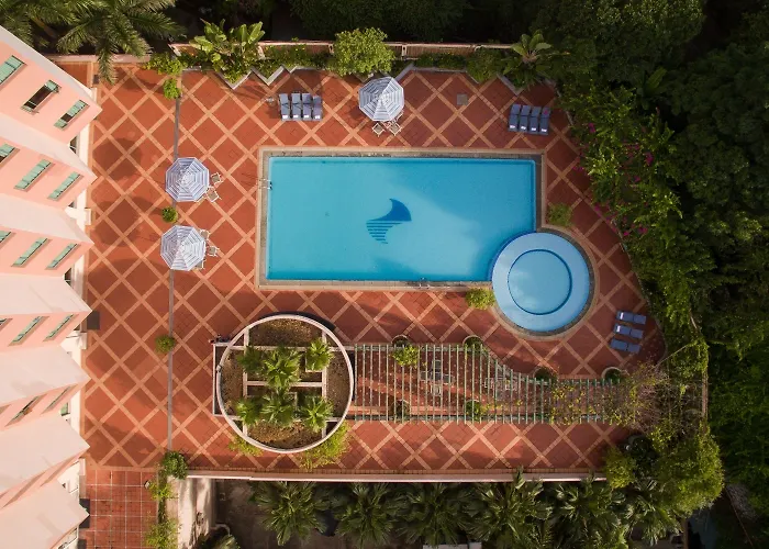 Khách sạn Plaza 4*