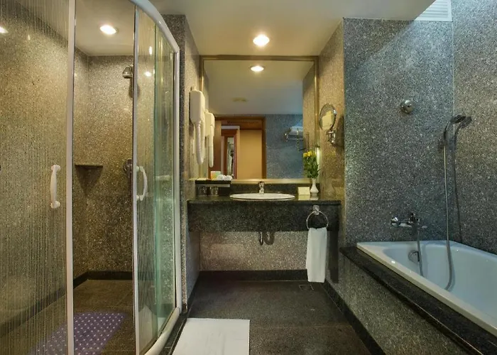 Plaza 4* Ha Long