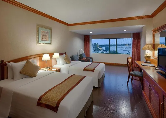 Plaza Khách sạn 4*