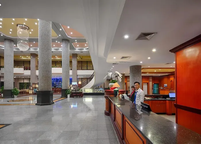 Khách sạn Plaza